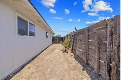 587 Sunset Street, Kingsburg, CA 93631 - Photo 48