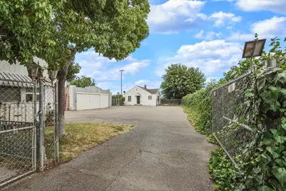4614 E Armstrong Road, Lodi, CA 95240 - Photo 28