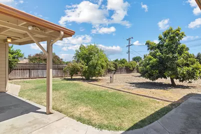 2121 Yosemite Avenue, Escalon, CA 95320 - Photo 24