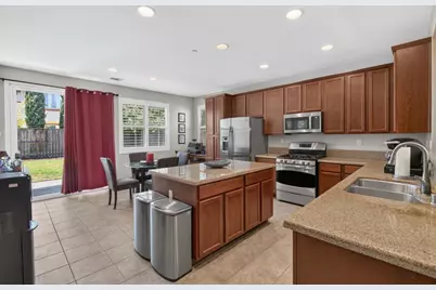 9884 Bluefin Way, Elk Grove, CA 95757 - Photo 8