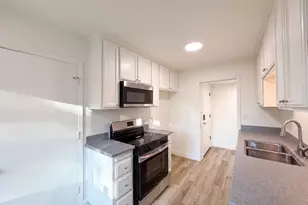 5351 Bonniemae Way, Sacramento, CA 95820 - Photo 10