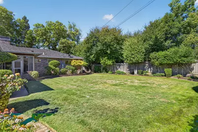 6573 S Land Park Drive, Sacramento, CA 95831 - Photo 36