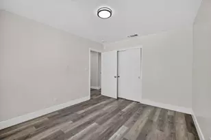 1649 Robin Hood Ct, Sacramento, CA 95815 - Photo 28