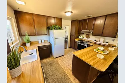 3925 Tillamook Way, Sacramento, CA 95826 - Photo 2