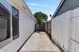 8438 Cold Water Ct, Elk Grove, CA 95624 - Photo 32