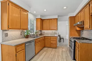 19 Hallwood Ct, Sacramento, CA 95823 - Photo 14
