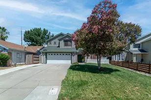 19 Hallwood Ct, Sacramento, CA 95823 - Photo 2