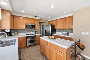 323 Autumn Rain Dr, Lathrop, CA 95330 - Photo 16