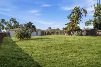 4056 E Brentwood Avenue, Fresno, CA 93703 - Photo 32
