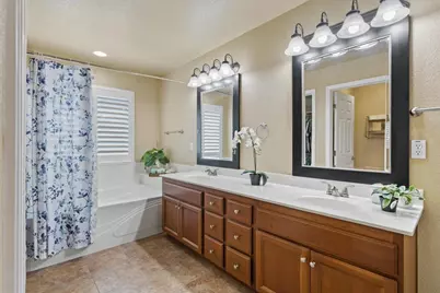9404 Red Spruce Way, Elk Grove, CA 95624 - Photo 24