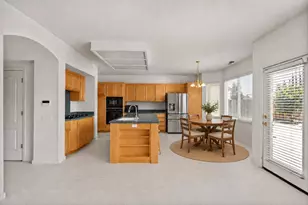 4025 Beyer Park Dr, Modesto, CA 95357 - Photo 16
