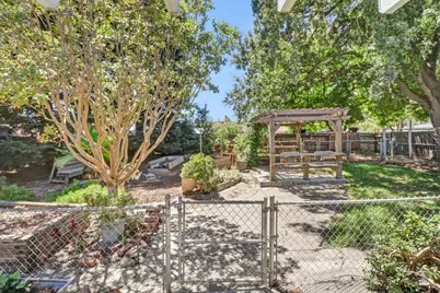 9030 El Oro Plaza Drive, Elk Grove, CA 95624 - Photo 40