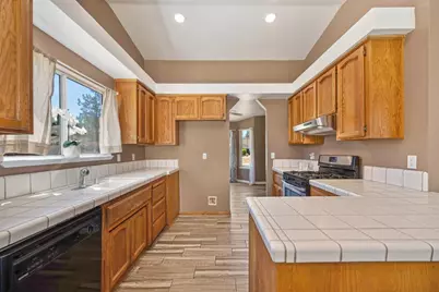 5982 Silver Shadow Circle, Sacramento, CA 95823 - Photo 8