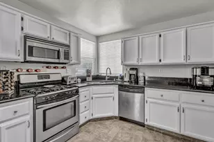 3512 Black Eagle Dr, Antelope, CA 95843 - Photo 10