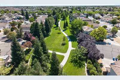 8410 Patmon Drive, Elk Grove, CA 95624 - Photo 32