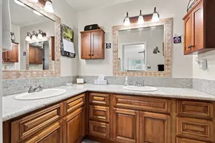 7085 Amherst St, Sacramento, CA 95822 - Photo 26