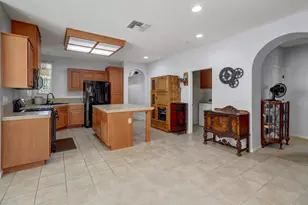 20 Loma Verde Ct, Sacramento, CA 95822 - Photo 8