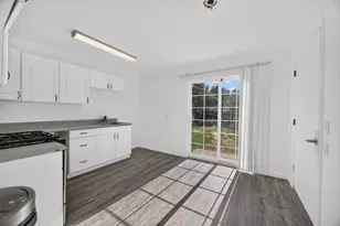 5604 Bonniemae Way, Sacramento, CA 95824 - Photo 8