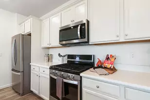 8800 Ariston Ln, Elk Grove, CA 95758 - Photo 18