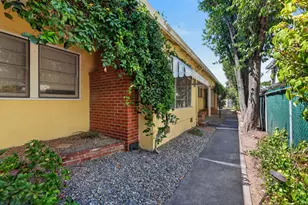 2717 V St, Sacramento, CA 95818 - Photo 1