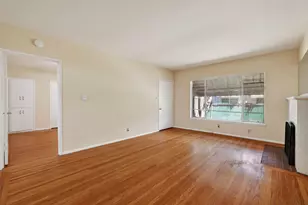 2717 V St, Sacramento, CA 95818 - Photo 2