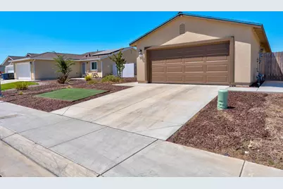 677 Mackenzie Court, Merced, CA 95341 - Photo 2