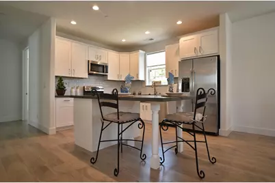 2728 37 Street, Sacramento, CA 95817 - Photo 2