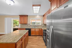 935 Springoak Way, Stockton, CA 95209 - Photo 8