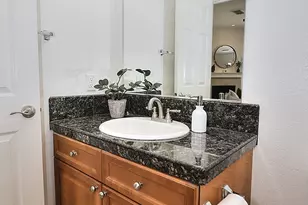 7809 Park River Oak Cir, Sacramento, CA 95831 - Photo 18