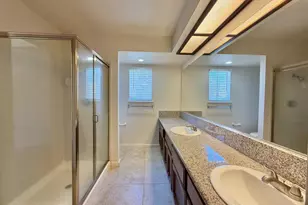 8561 Vintage Park Dr, Sacramento, CA 95828 - Photo 16