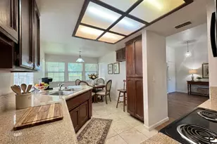 8561 Vintage Park Dr, Sacramento, CA 95828 - Photo 6