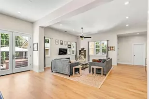 3063 Donner Way, Sacramento, CA 95817 - Photo 8