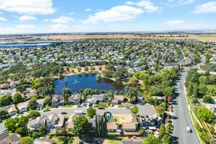 2410 Forest Oaks Ct, Lincoln, CA 95648 - Photo 2