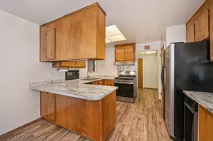 4701 Kerwood Way, Sacramento, CA 95823 - Photo 8