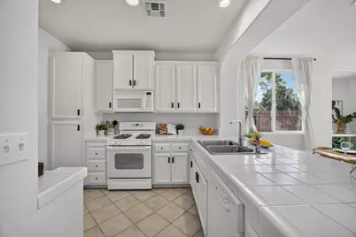 10085 Tittle Way, Elk Grove, CA 95757 - Photo 10