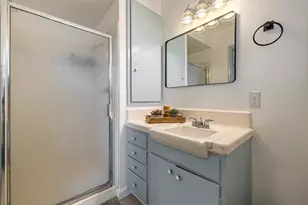 335 E Robinhood Dr, Stockton, CA 95207 - Photo 26