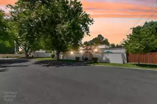 1164 E Silver Lake Dr, Sacramento, CA 95831 - Photo 1