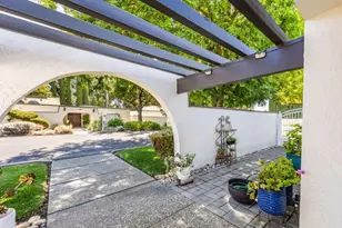 1164 Silver Lake Dr, Sacramento, CA 95831 - Photo 12