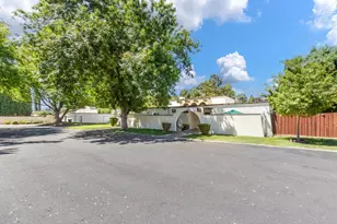 1164 Silver Lake Dr, Sacramento, CA 95831 - Photo 2