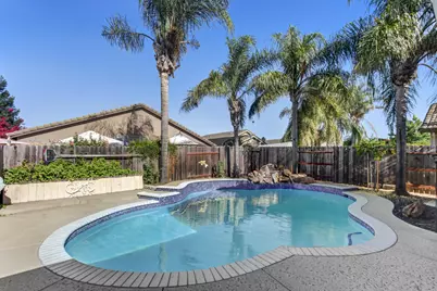 10096 Teddington Way, Elk Grove, CA 95624 - Photo 2