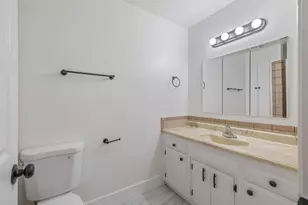 5451 W Santa Ana Ave, Fresno, CA 93722 - Photo 16
