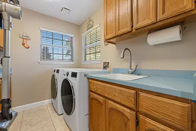 1900 Lakeshore Drive, Modesto, CA 95355 - Photo 32