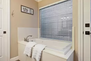 1900 Lakeshore Dr, Modesto, CA 95355 - Photo 14