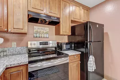 7677 Harvest Woods Drive, Sacramento, CA 95828 - Photo 18