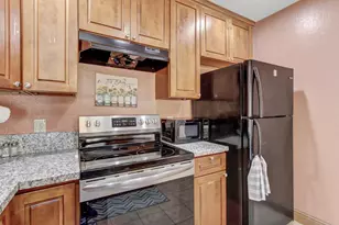 7677 Harvest Woods Dr, Sacramento, CA 95828 - Photo 18