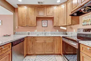 7677 Harvest Woods Dr, Sacramento, CA 95828 - Photo 16