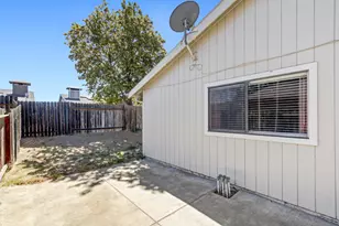 7677 Harvest Woods Dr, Sacramento, CA 95828 - Photo 28