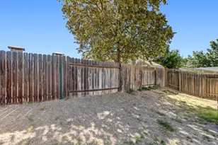 7677 Harvest Woods Dr, Sacramento, CA 95828 - Photo 32