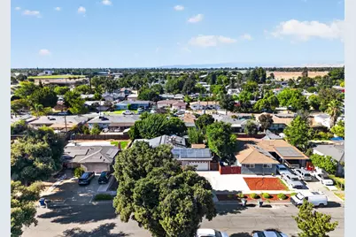 4553 E Redlands Avenue, Fresno, CA 93726 - Photo 30