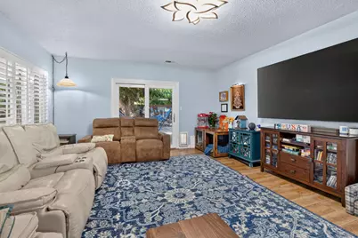 4553 E Redlands Avenue, Fresno, CA 93726 - Photo 12